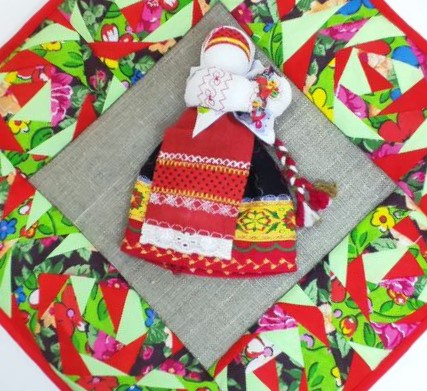 картинка Панно в стиле "Лоскутная мозаика" с одной куклой - закруткой изд. 2